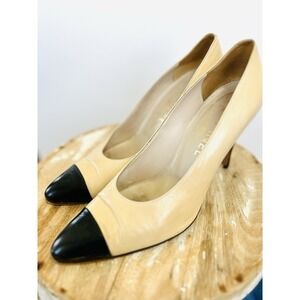 Vintage Chanel HAND MADE IN ITALY)Beige &‎ Black Leather High Heel Pumps Size 40